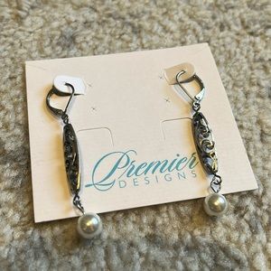 Premier Designs Jewelry Brand new Earrings